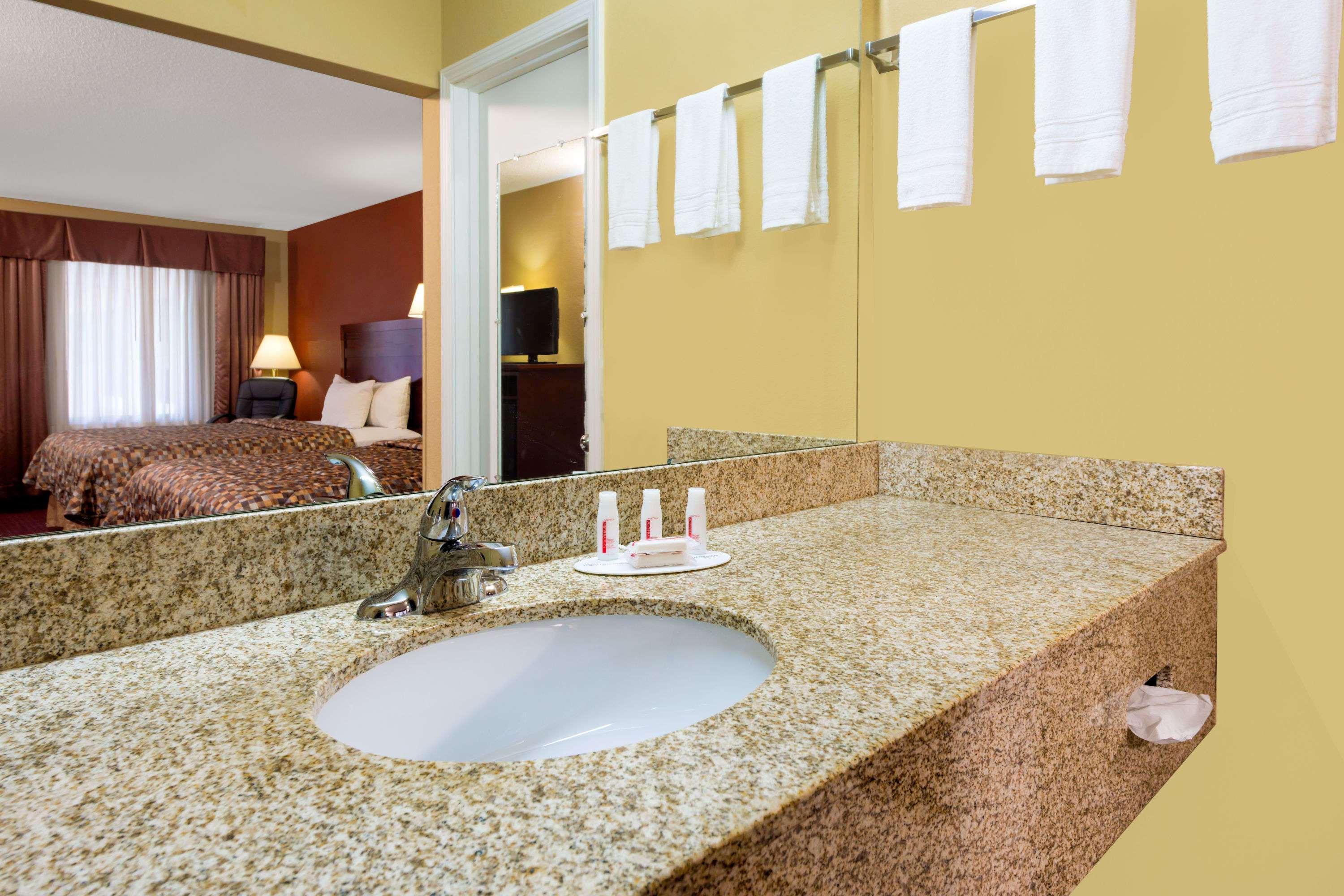 Days Inn By Wyndham St. Robert Waynesville/Ft. Leonard Wood Екстериор снимка